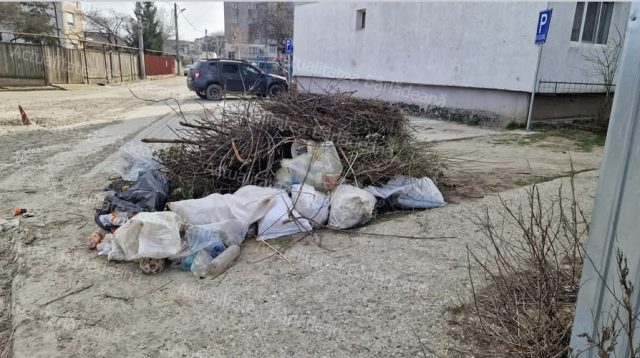 Platforme ilegale de depozitare a gunoiului, tot mai prezente în cartierele orașului