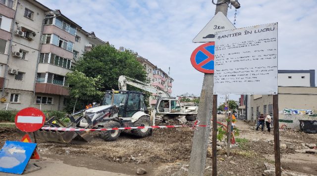 (VIDEO) Au început lucrările la cel mai mare proiect de asfaltare de după 1990
