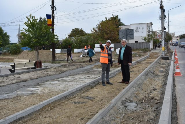 Continuă refacerea trotuarelor Bârladului refacere trotuare