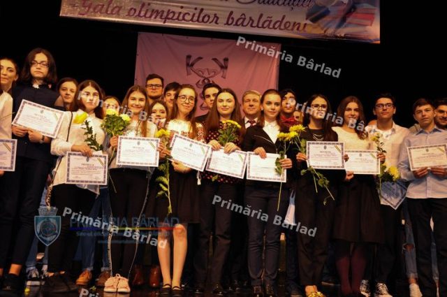 Elevi care fac cinste Bârladului