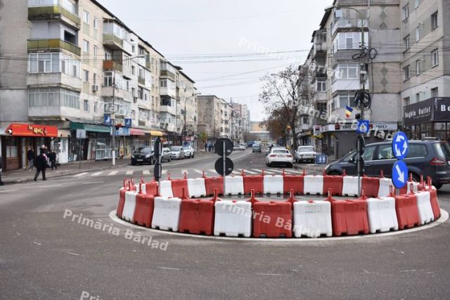 Al doilea sens giratoriu din Bârlad a devenit funcțional