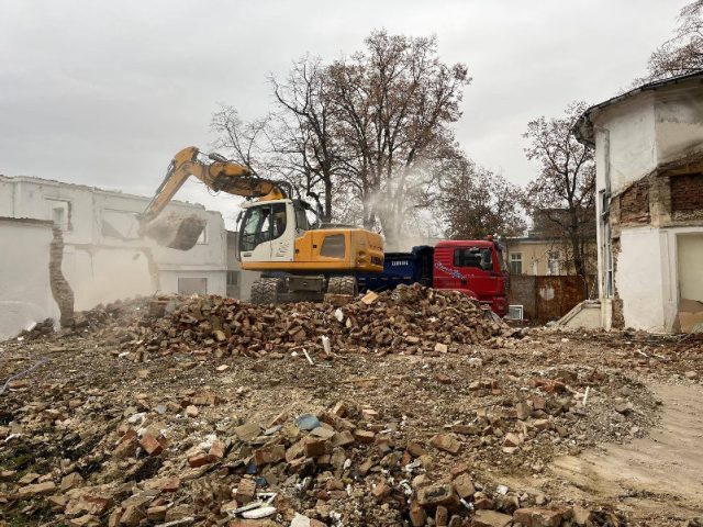 A început demolarea vechilor clădiri ale Școlii de Muzică și Arte ”N. N. Tonitza”