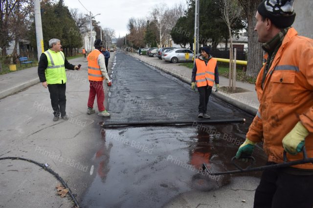 A început asfaltarea altor 20 de străzi din Bârlad