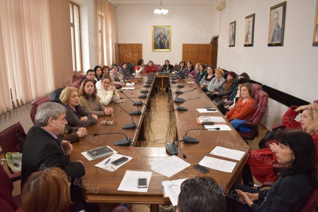 Problemele asistentelor din cabinetele medicale școlare, pe masa primarului Dumitru Boroș