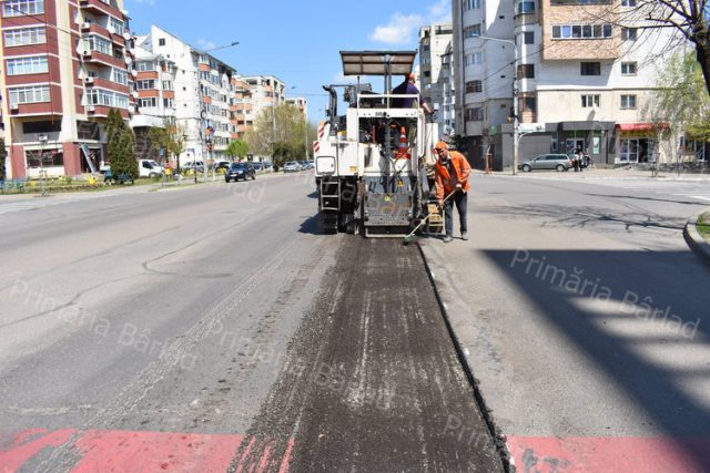 Refacere a covorului asfaltic pe Bulevardul Republicii