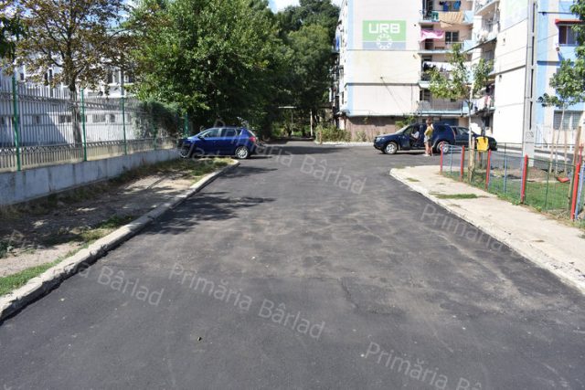 Lucrări de reabilitare a parcărilor, aleilor, trotuarelor din diferite zone ale Bârladului