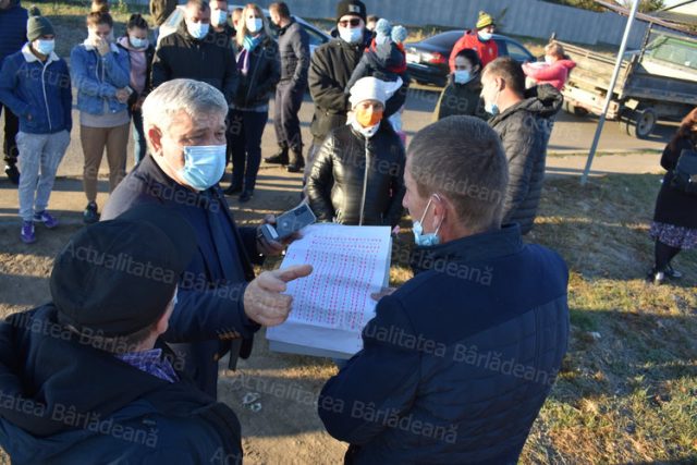 Primele 50 de familii de tineri bârlădeni, din cele peste 200 care vor primi teren gratuit pentru casă, au intrat în posesia loturilor