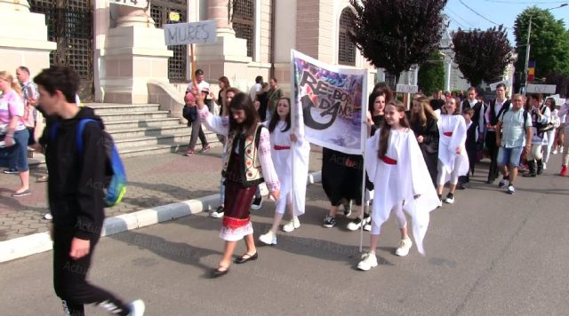 Competiția națională ”Fantezii de vară” a reunit la Bârlad peste 700 de copii din toată țara și din Republica Moldova