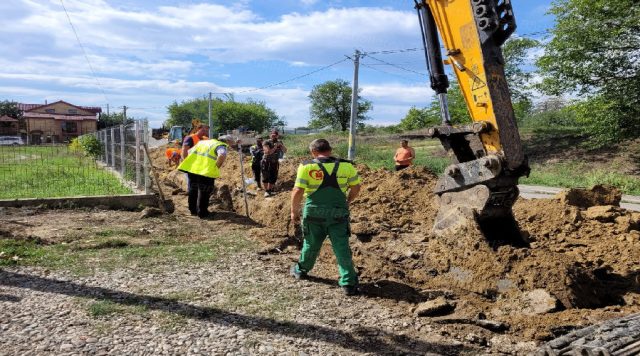 Lucrările de racordare la apă-canalizare au ajuns în zona Veronica Micle