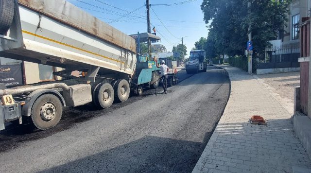 Strada Nicolae Bălcescu, reabilitată de la fundație și până la ultimul strat de asfalt