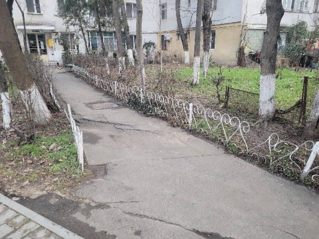O nouă etapă în procesul de reabilitare a aleilor de intrare în scările de bloc și de reconfigurare a spațiilor dintre blocuri