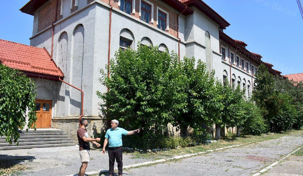 Încep lucrările de reabilitare a Liceului Teoretic „Mihai Eminescu”!
