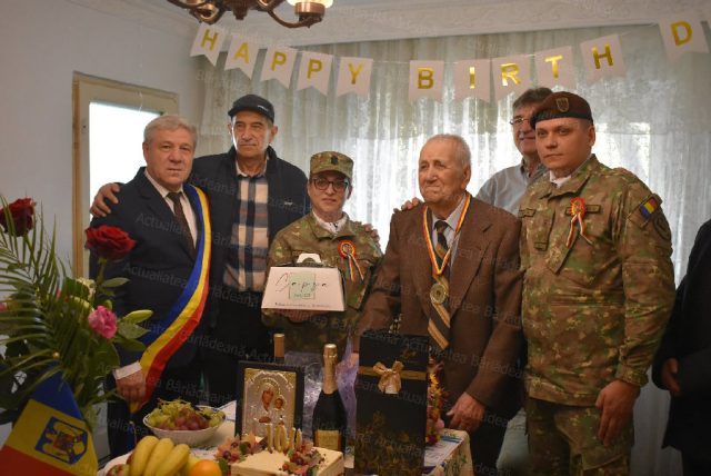 O sută de ani de viață, o viață de istorie!