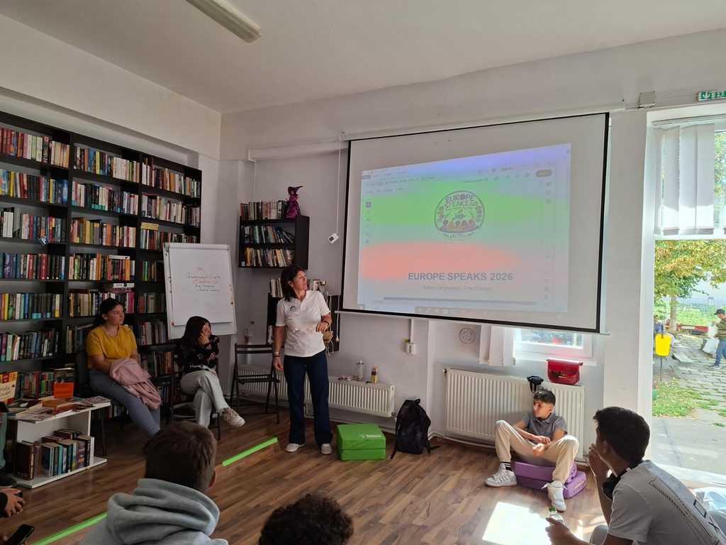 activitate cu tineri la biblioteca