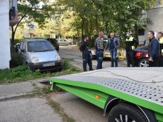 S-a reluat ridicarea autovehiculelor fără stăpân sau abandonate pe domeniul public al municipiului Bârlad!