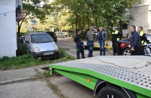 S-a reluat ridicarea autovehiculelor fără stăpân sau abandonate pe domeniul public al municipiului Bârlad!